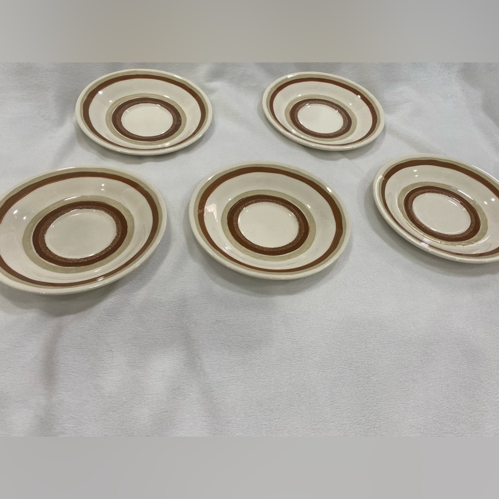 Five retro Santa Fe stoneware plates marked USA